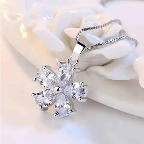 Zircon Petal Flower Necklace Set - Describings