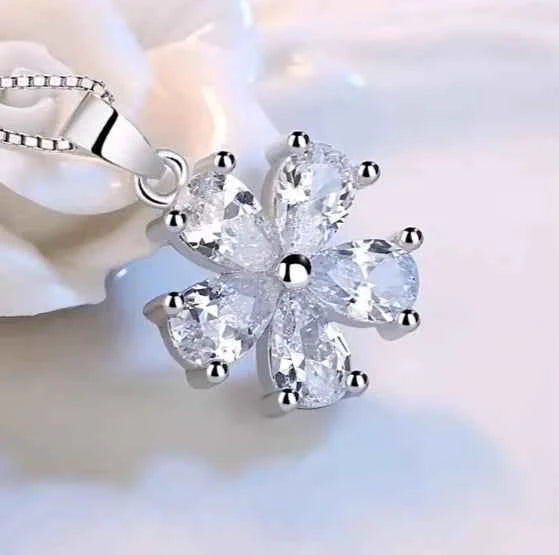 Zircon Petal Flower Necklace Set - Describings