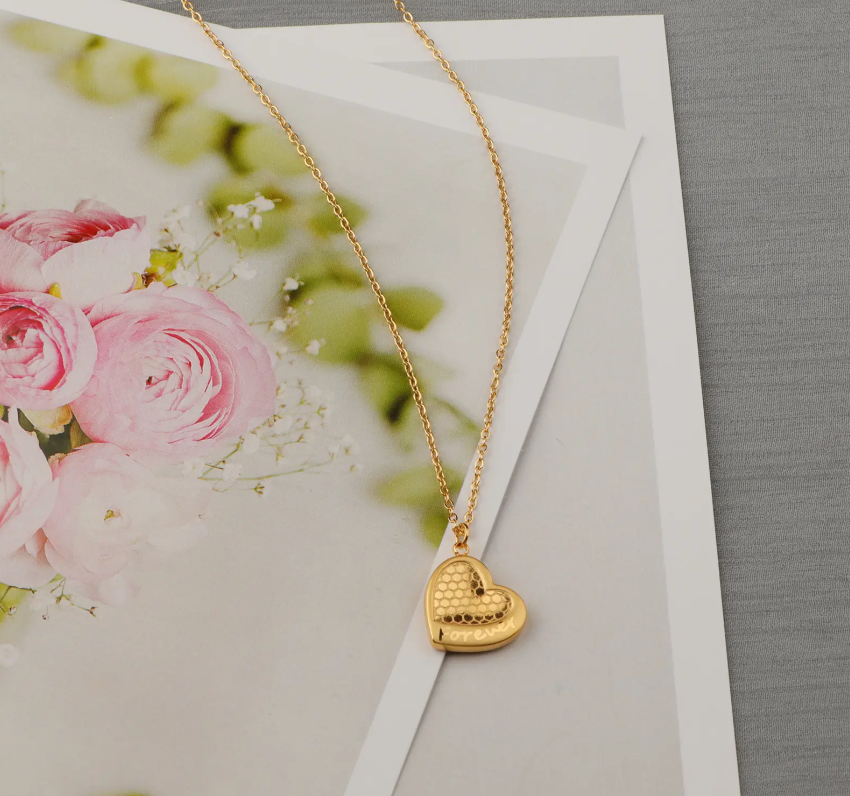 Love Pendant Necklace Set - Describings