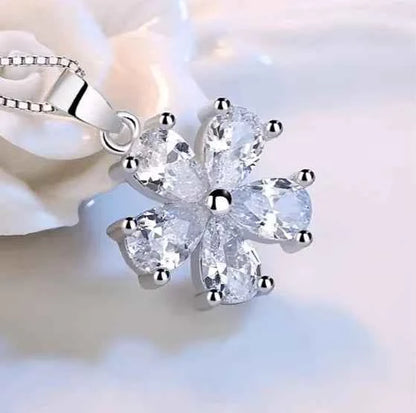 Zircon Petal Flower Necklace Set - Describings