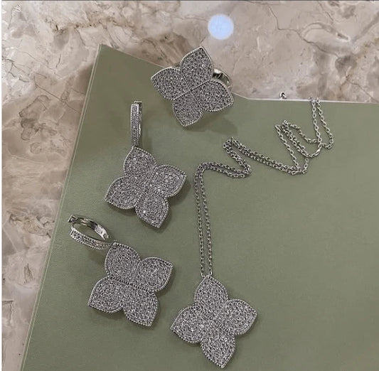 Four-Leaf Necklace Set - Describings