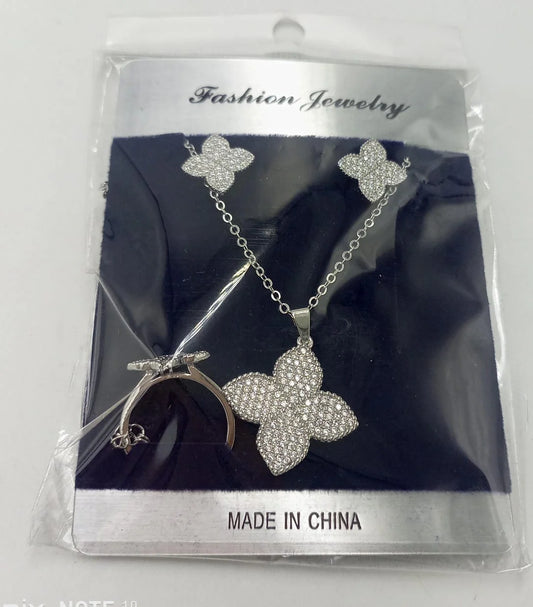 Four-Leaf Necklace Set - Describings