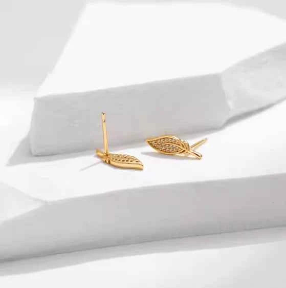Leaf Shape Inlaid Earrings - Describings