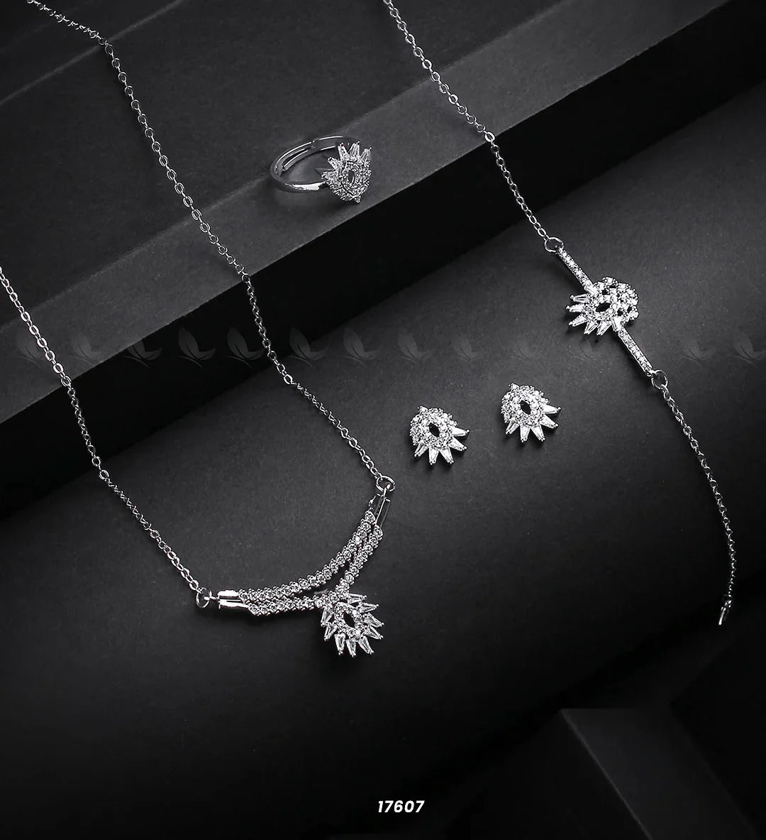 Mirage Necklace Set - Describings